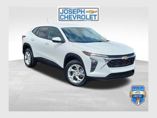 Summit White 2024 Chevrolet Trax LS