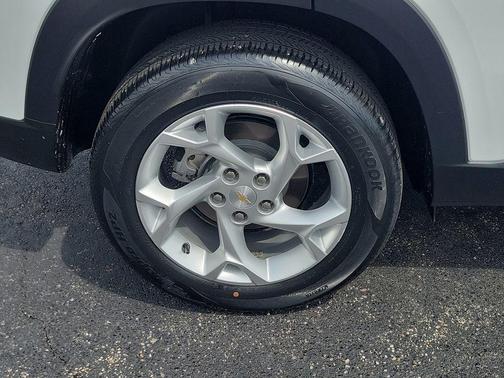 Summit White 2024 Chevrolet Trax LS