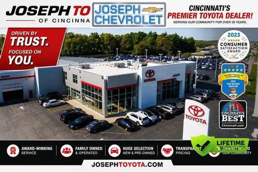 Summit White 2023 Chevrolet Traverse LT Cloth