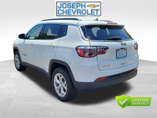 Silver Zynith Metallic Clearcoat 2024 Jeep Compass Latitude