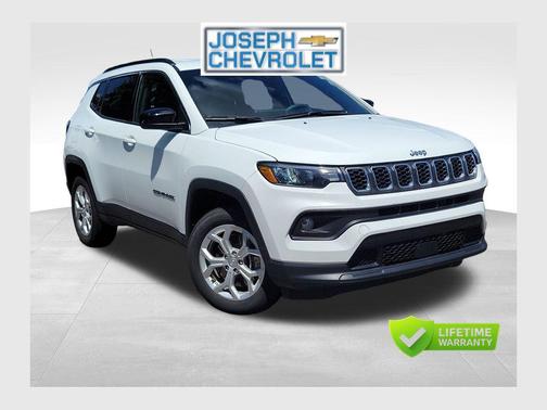 Silver Zynith Metallic Clearcoat 2024 Jeep Compass Latitude