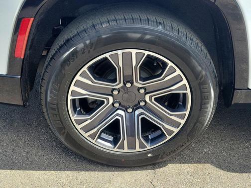 Bright White Clearcoat 2024 Jeep Wagoneer Series II 4x4