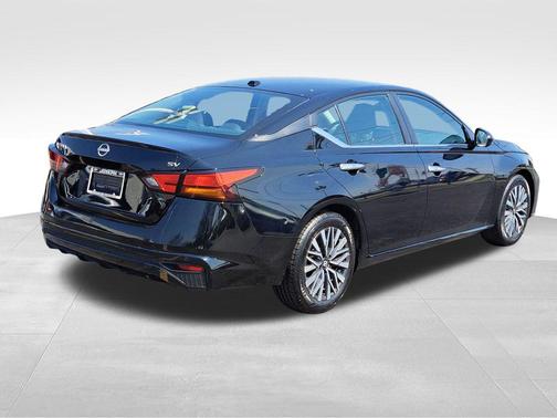 Super Black 2023 Nissan Altima 2.5 SV