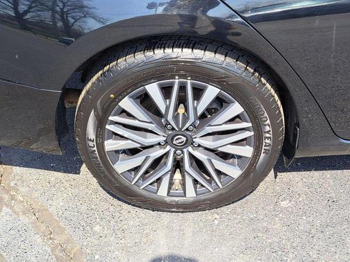 Super Black 2023 Nissan Altima 2.5 SV