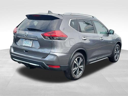 Gun Metallic 2017 Nissan Rogue SL
