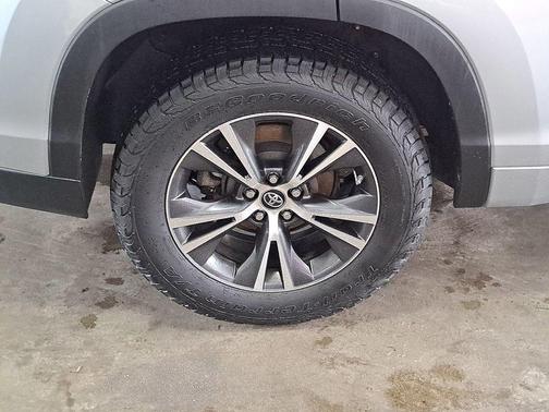 2017 Toyota Highlander LE I4