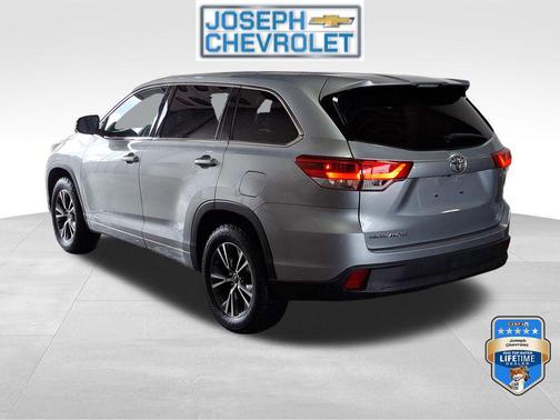 2017 Toyota Highlander LE I4