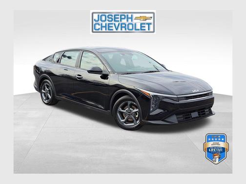 Aurora Black Pearl 2025 Kia K4 LXS