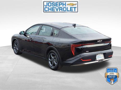 Aurora Black Pearl 2025 Kia K4 LXS