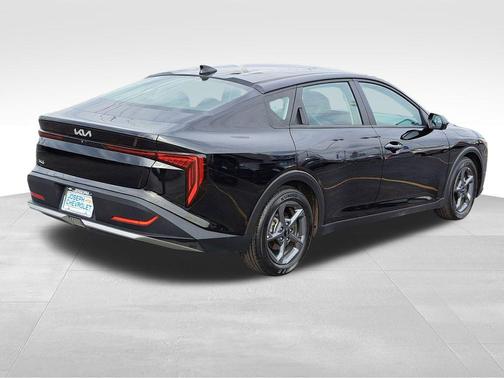 Aurora Black Pearl 2025 Kia K4 LXS