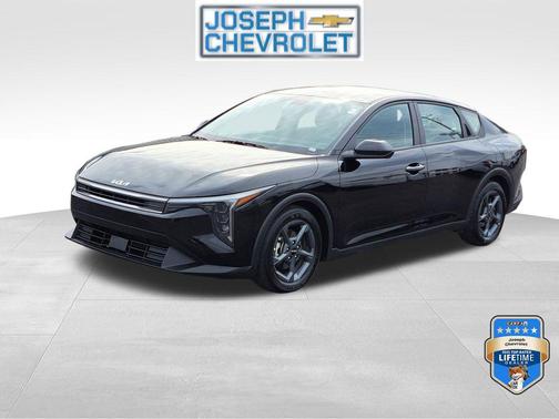 Aurora Black Pearl 2025 Kia K4 LXS