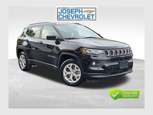 Diamond Black Crystal Pearlcoat 2024 Jeep Compass Latitude
