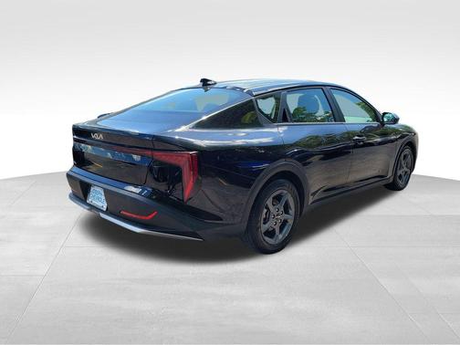 Aurora Black Pearl 2025 Kia K4 LXS