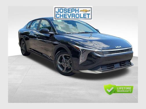 Aurora Black Pearl 2025 Kia K4 LXS