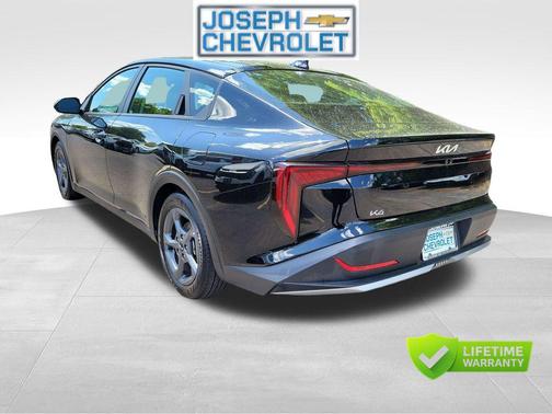 Aurora Black Pearl 2025 Kia K4 LXS