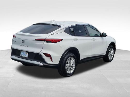 Summit White 2025 Buick Envista Preferred FWD