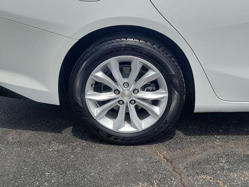 Summit White 2024 Chevrolet Malibu FWD 1LT