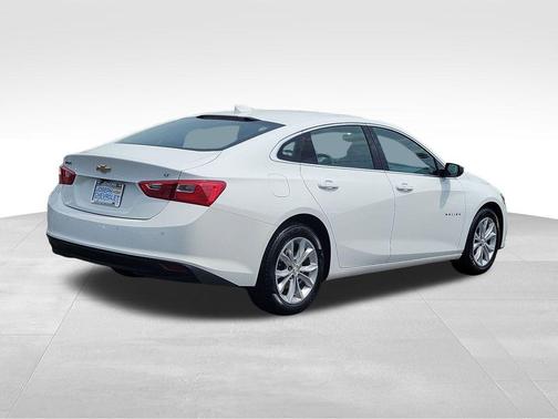 Summit White 2024 Chevrolet Malibu FWD 1LT