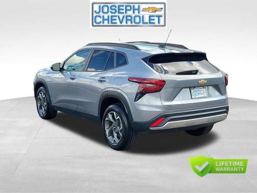 Sterling Gray Metallic 2025 Chevrolet Trax LT