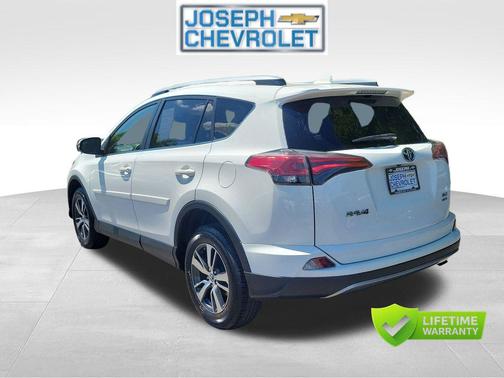 Super White 2018 Toyota RAV4 XLE