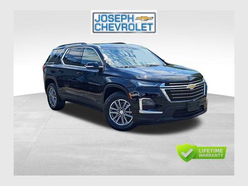 Mosaic Black Metallic 2023 Chevrolet Traverse LT Cloth