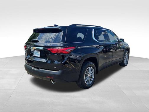 Mosaic Black Metallic 2023 Chevrolet Traverse LT Cloth
