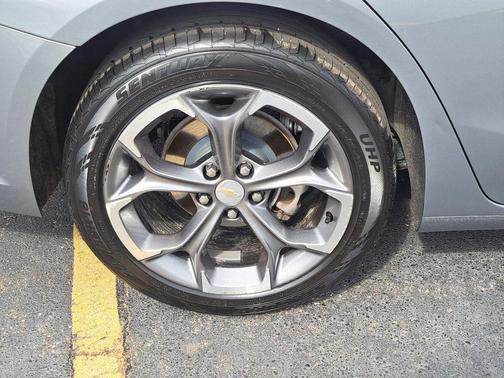 Sterling Gray Metallic 2024 Chevrolet Malibu FWD 1LT