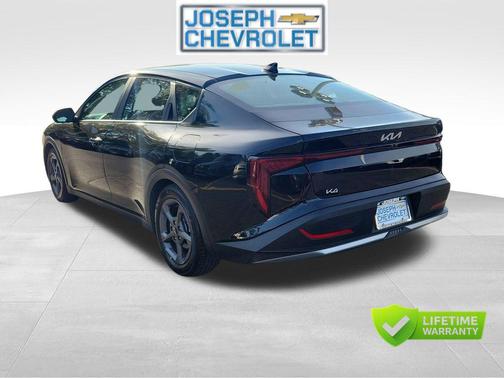 Aurora Black Pearl 2025 Kia K4 LXS