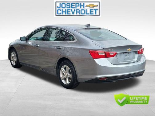 Sterling Gray Metallic 2024 Chevrolet Malibu FWD 1LT