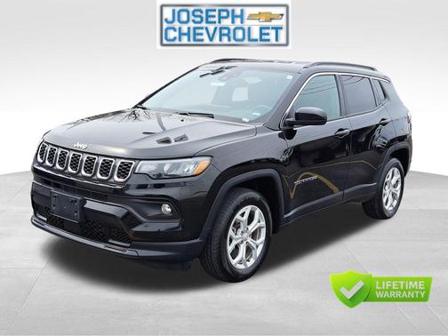 Diamond Black Crystal Pearlcoat 2024 Jeep Compass Latitude