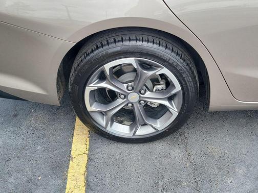 Mineral Gray Metallic 2023 Chevrolet Malibu FWD 1LT