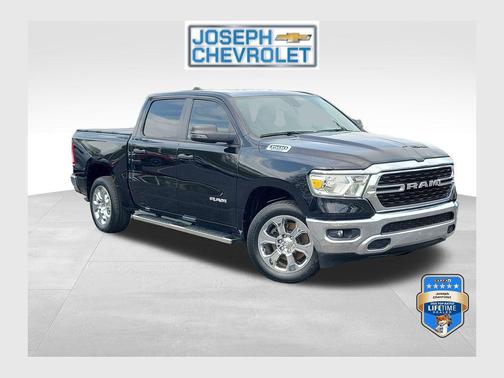 Diamond Black Crystal Pearlcoat 2023 RAM 1500 Big Horn/Lone Star