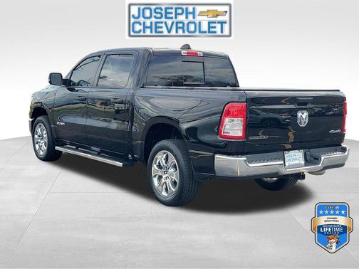 Diamond Black Crystal Pearlcoat 2023 RAM 1500 Big Horn/Lone Star