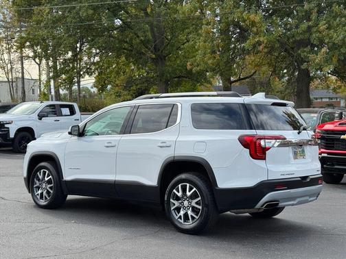 2023 GMC Acadia AWD SLT