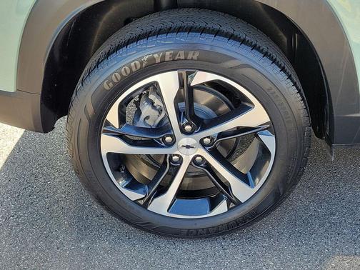 Cacti Green 2024 Chevrolet Trax FWD 1RS