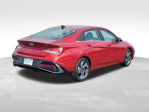 2025 Hyundai ELANTRA SEL