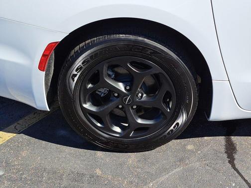 2024 Chrysler Pacifica Hybrid S Appearance Pkg