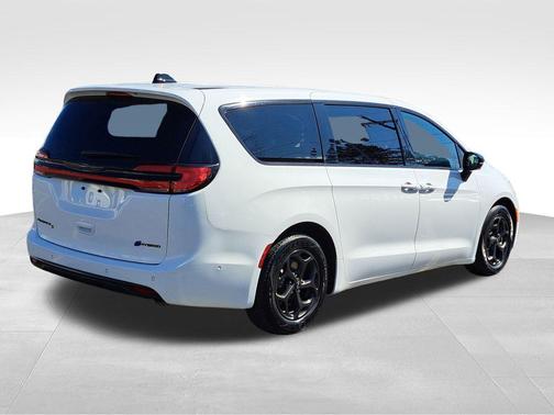 2024 Chrysler Pacifica Hybrid S Appearance Pkg