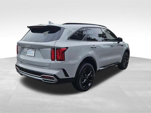 Wolf Gray 2023 Kia Sorento SX