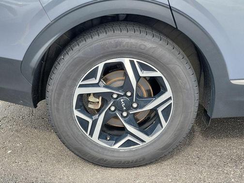 Everlasting Silver 2025 Kia Sportage LX