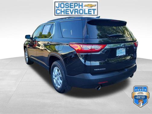 Mosaic Black Metallic 2020 Chevrolet Traverse LT Cloth