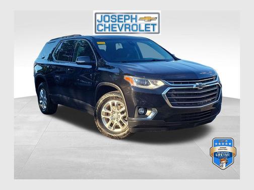 Mosaic Black Metallic 2020 Chevrolet Traverse LT Cloth