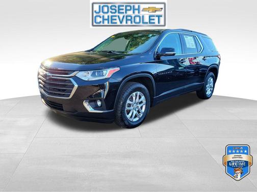 Mosaic Black Metallic 2020 Chevrolet Traverse LT Cloth
