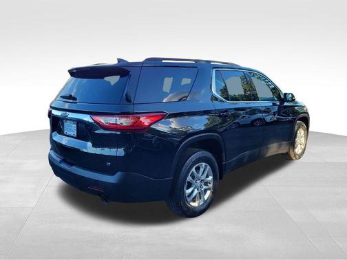 Mosaic Black Metallic 2020 Chevrolet Traverse LT Cloth