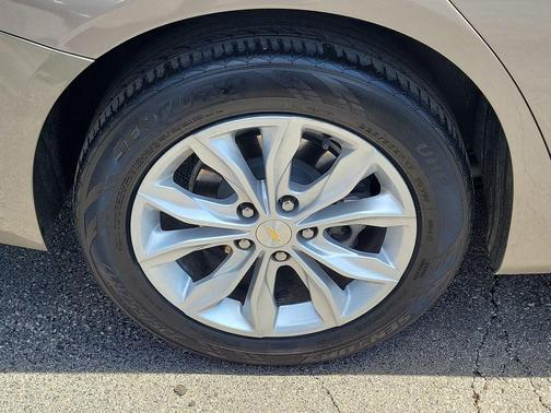 Mineral Gray Metallic 2024 Chevrolet Malibu FWD 1LT