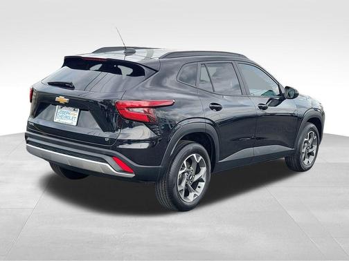 Mosaic Black Metallic 2024 Chevrolet Trax LT