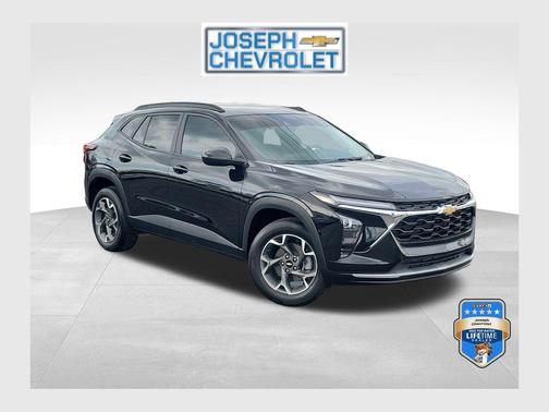 Mosaic Black Metallic 2024 Chevrolet Trax LT