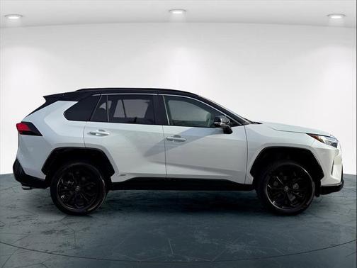 2024 Toyota RAV4 Hybrid SE