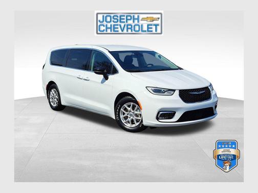 Bright White Clearcoat 2024 Chrysler Pacifica Touring L