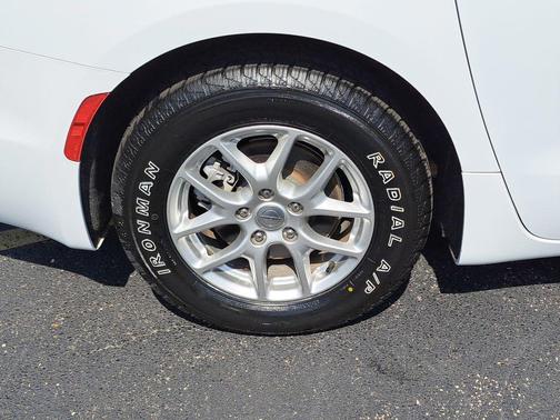 Bright White Clearcoat 2024 Chrysler Pacifica Touring L